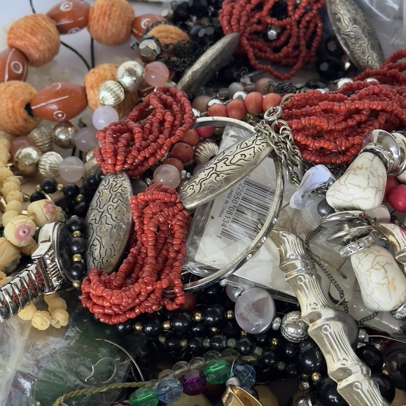 4 Lb Mixed Jewelry Modern Vintage crafter lot mismatched broken Some Wearable - Picture 4 of 7